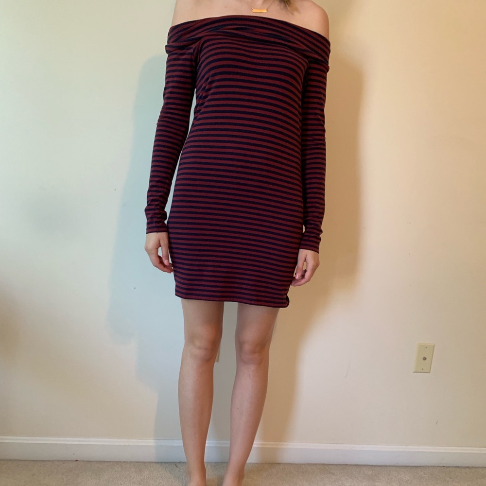 Off the shoulder red and white stripped body-con